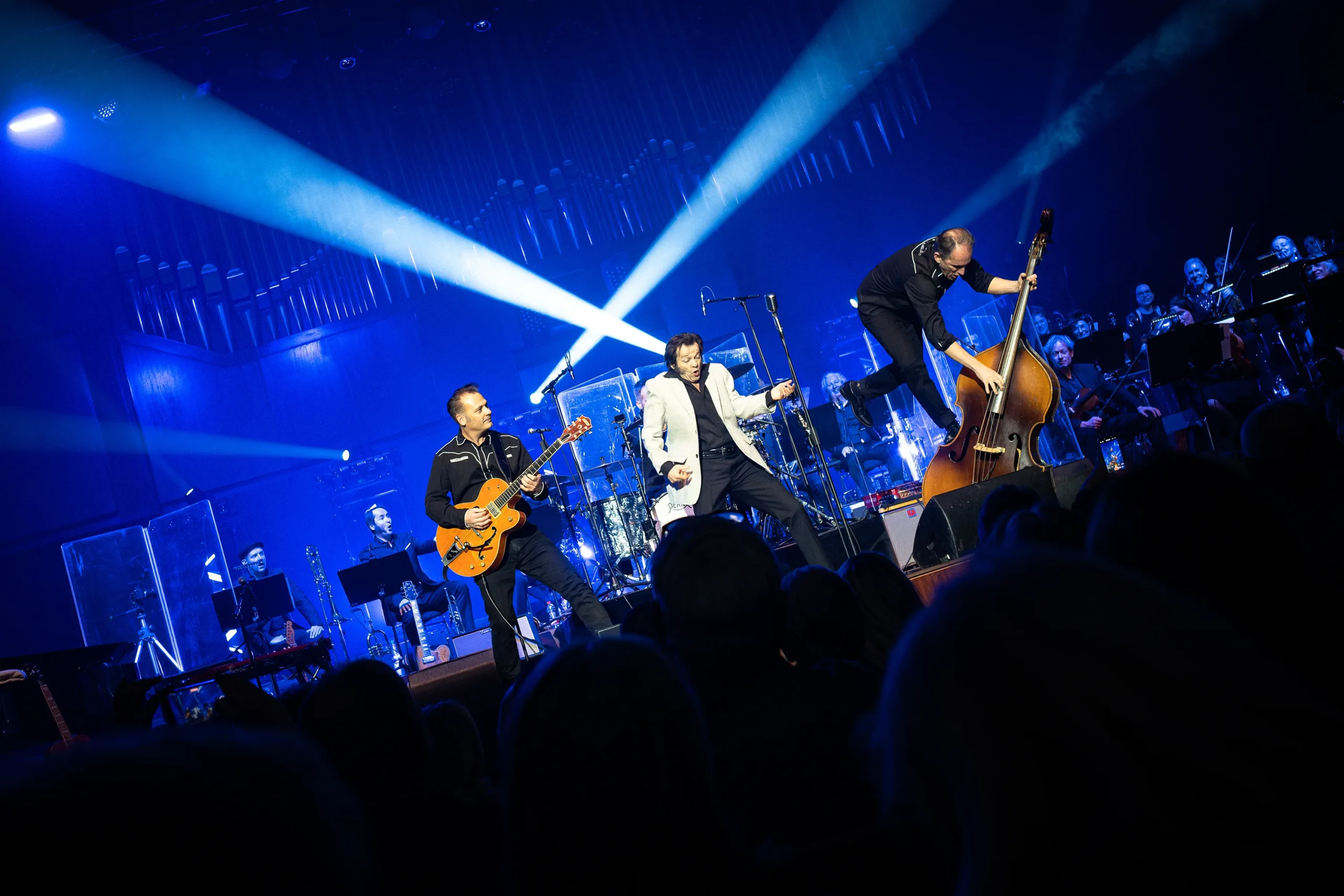 Elvis Tribute Konzert in der Alten Oper Frankfurt Elvis Show Frankfurt Alte Oper mit Sänger, Band und Orchester.