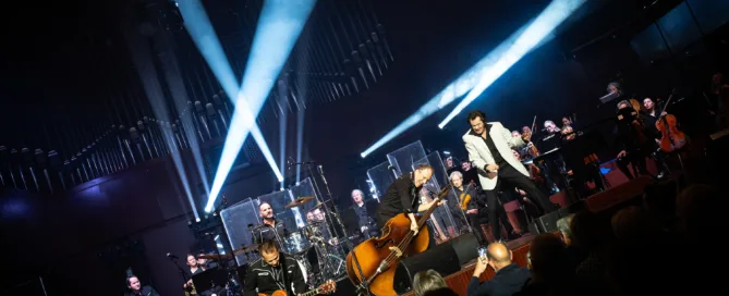 Live‑Konzert in der Alten Oper Frankfurt mit Elvis‑Show und Orchester