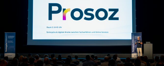 Vortrag vor großem Publikum beim PROSOZ-Event in Würzburg.